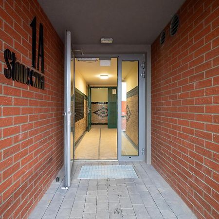 Exceptional Apartment With Parking By Noclegi Renters Katowice Exterior photo