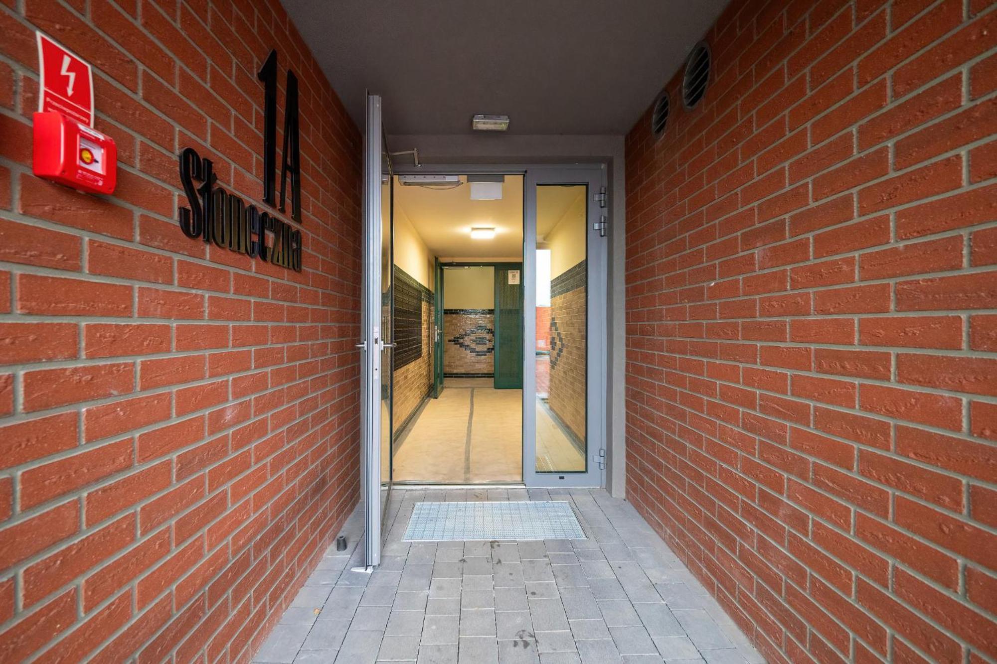 Exceptional Apartment With Parking By Noclegi Renters Katowice Exterior photo