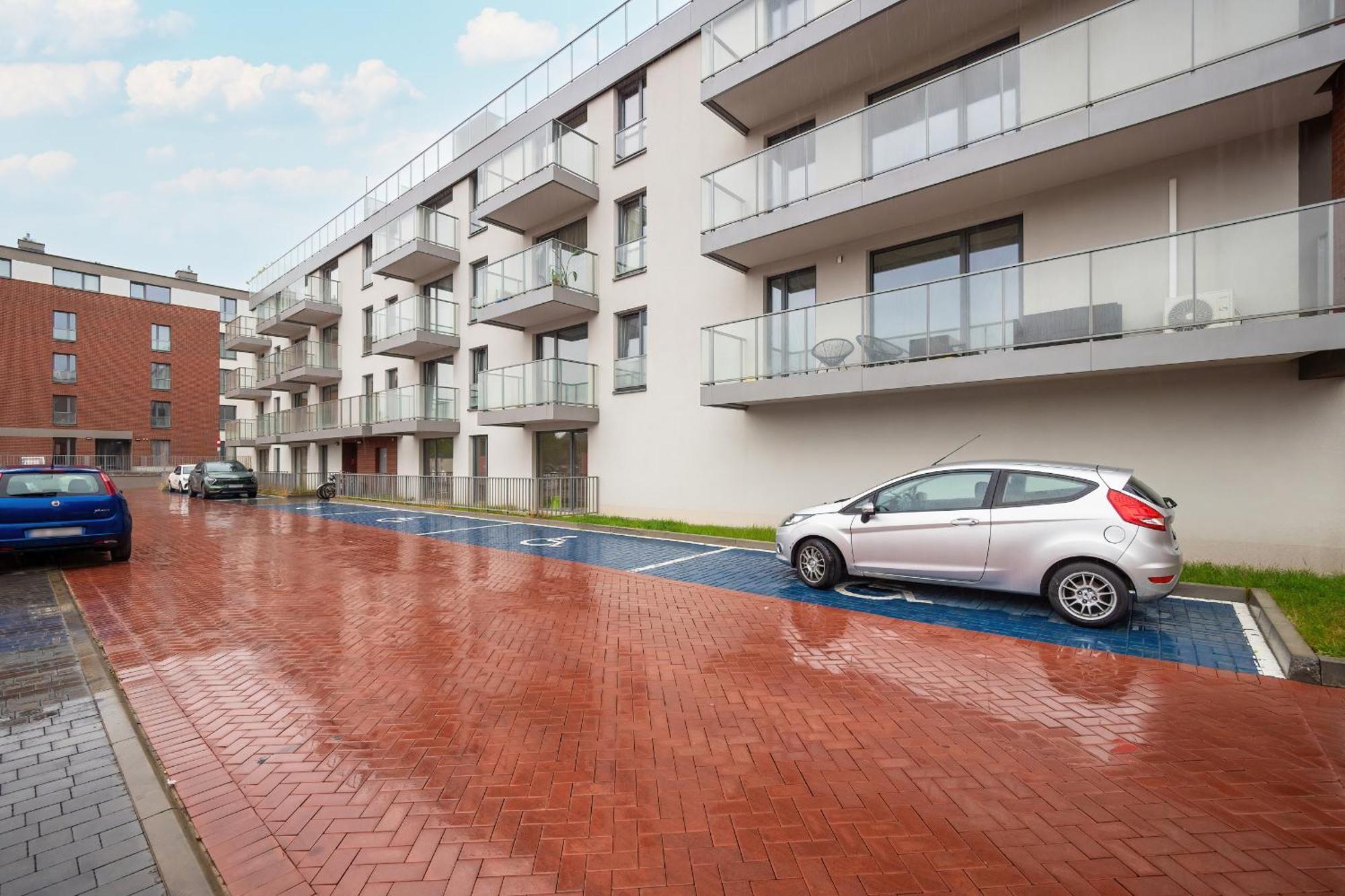 Exceptional Apartment With Parking By Noclegi Renters Katowice Exterior photo
