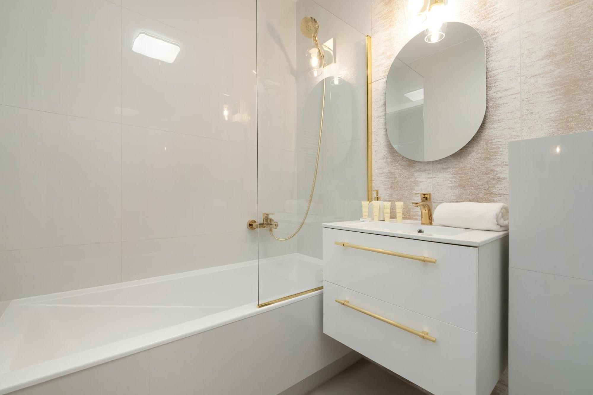 Exceptional Apartment With Parking By Noclegi Renters Katowice Exterior photo